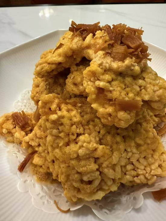 Crispy Rice with Salted Egg Yolk and Dried Scallops 瑶柱咸蛋黄锅巴